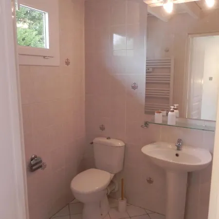 Neflier Domaine Cap De Coste * Saint-Frajou