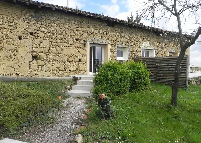 Neflier Domaine Cap De Coste Апартаменты